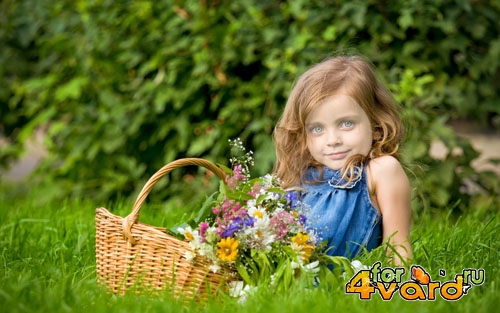  Шаблон для фотомонтажа - Милая девочка  с корзиной цветочков 